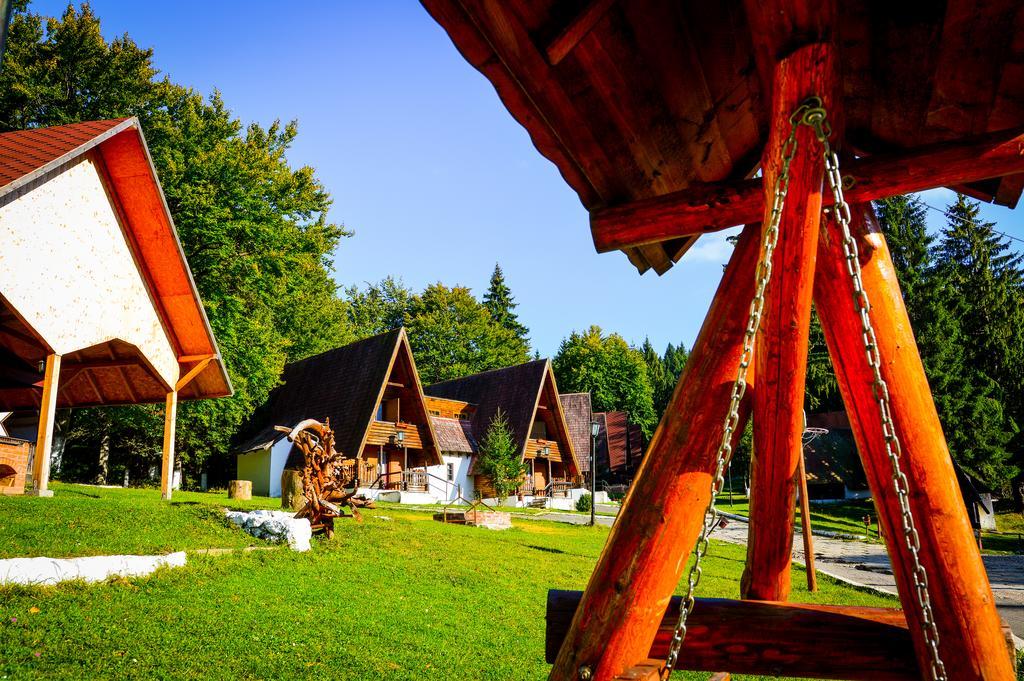 Centrul De Echitatie Poiana Brasov Hotel Luaran gambar