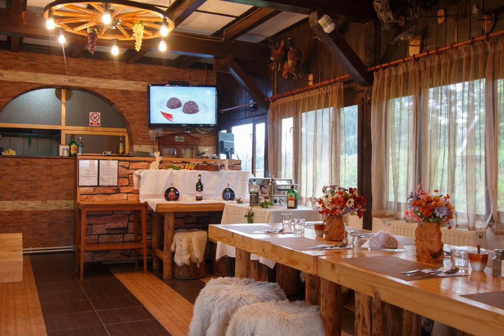 Centrul De Echitatie Poiana Brasov Hotel Luaran gambar