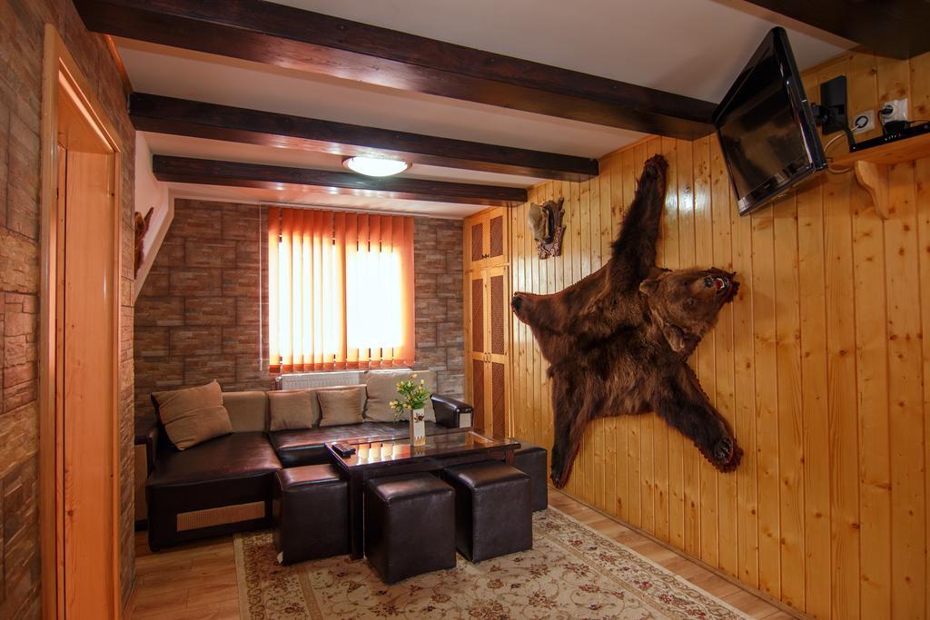 Centrul De Echitatie Poiana Brasov Hotel Luaran gambar