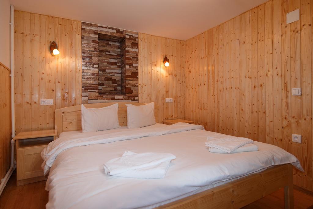 Centrul De Echitatie Poiana Brasov Hotel Luaran gambar