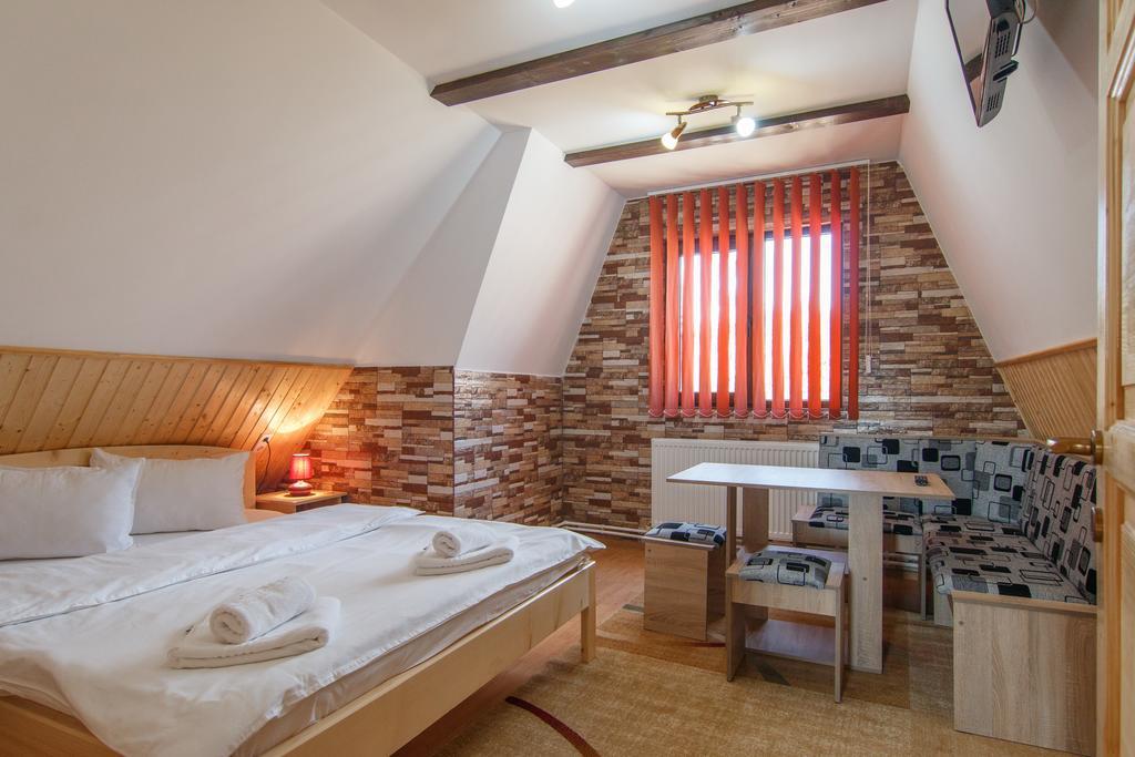 Centrul De Echitatie Poiana Brasov Hotel Luaran gambar