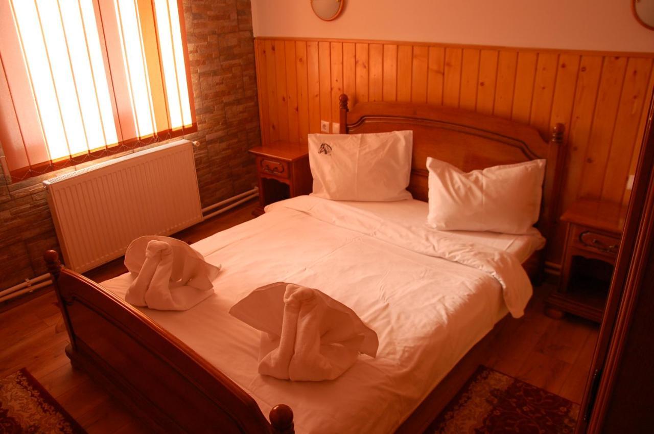 Centrul De Echitatie Poiana Brasov Hotel Luaran gambar