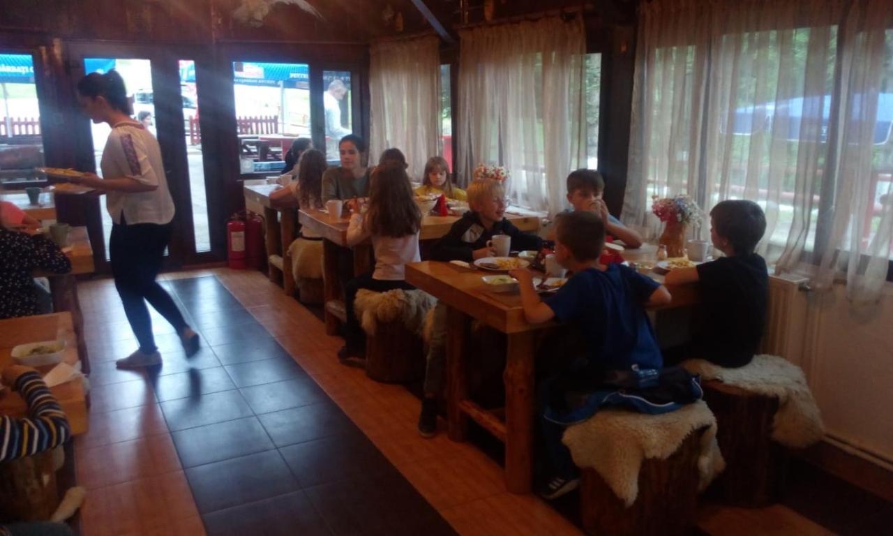 Centrul De Echitatie Poiana Brasov Hotel Luaran gambar